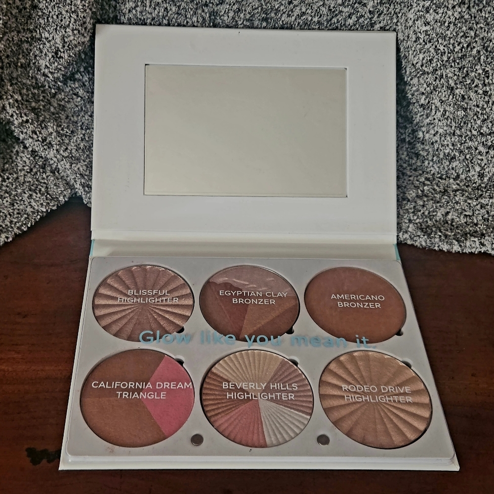 OFRA On The Glow Highlighter And Bronzing Palette